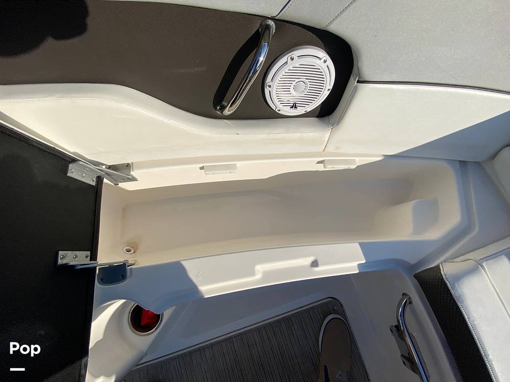 Slide: The Image of Sea Ray 240 Sundeck 2016 - 13231001
