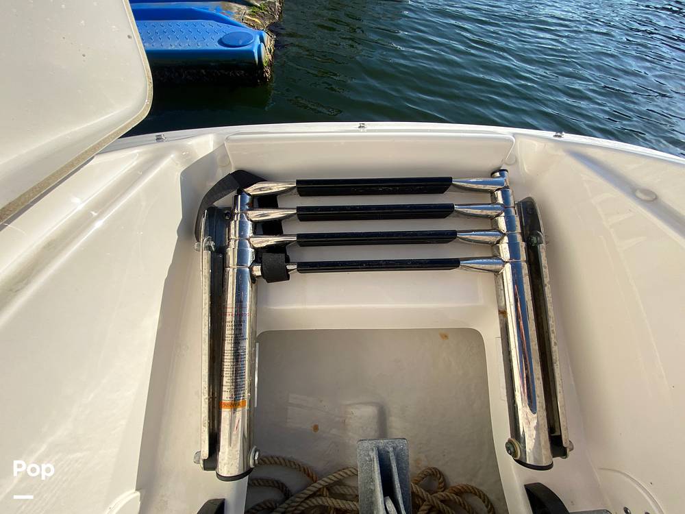 Slide: The Image of Sea Ray 240 Sundeck 2016 - 13231002