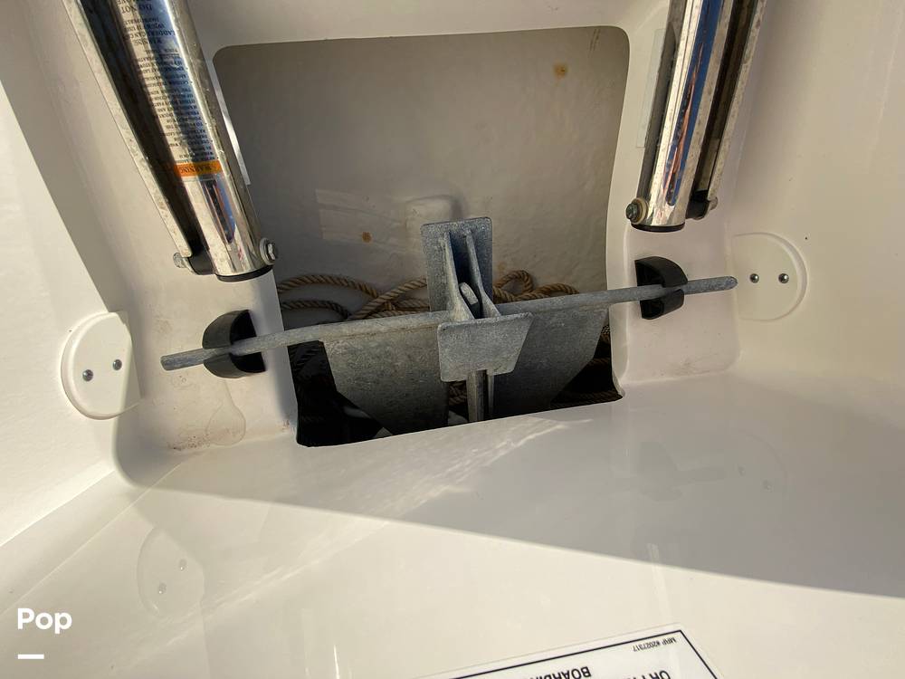 Slide: The Image of Sea Ray 240 Sundeck 2016 - 13231003