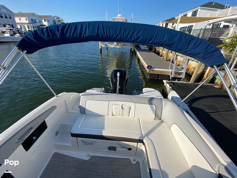 Slide: The Image of Sea Ray 240 Sundeck 2016 - 13231009