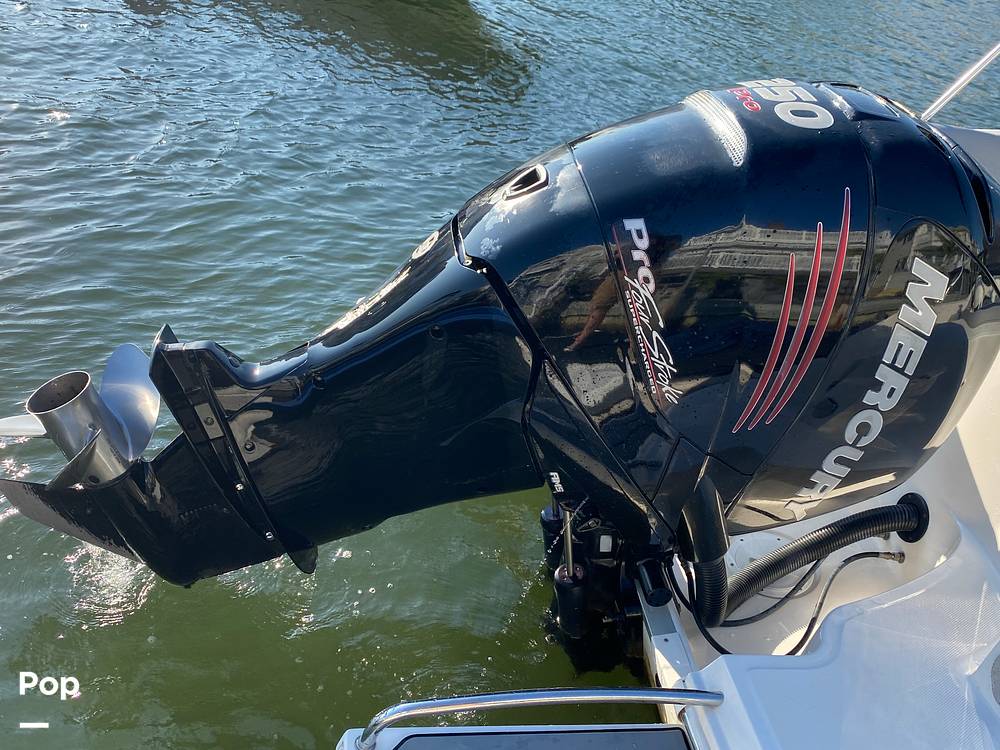 Slide: The Image of Sea Ray 240 Sundeck 2016 - 13231014