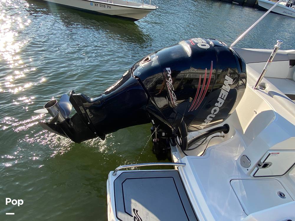 Slide: The Image of Sea Ray 240 Sundeck 2016 - 13231015