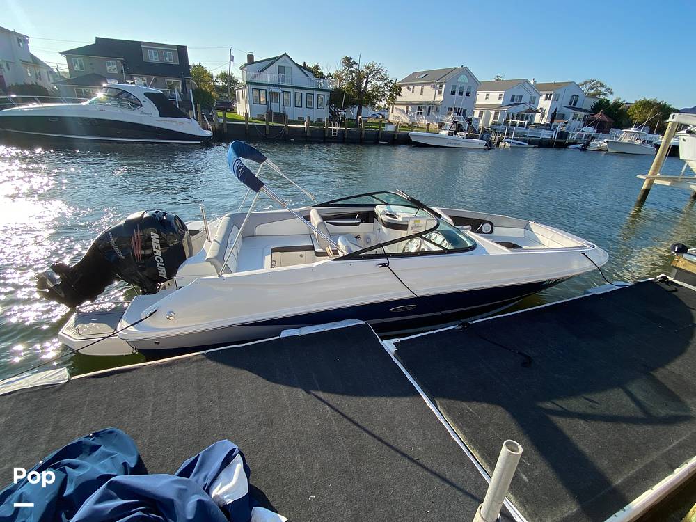 Slide: The Image of Sea Ray 240 Sundeck 2016 - 13231031