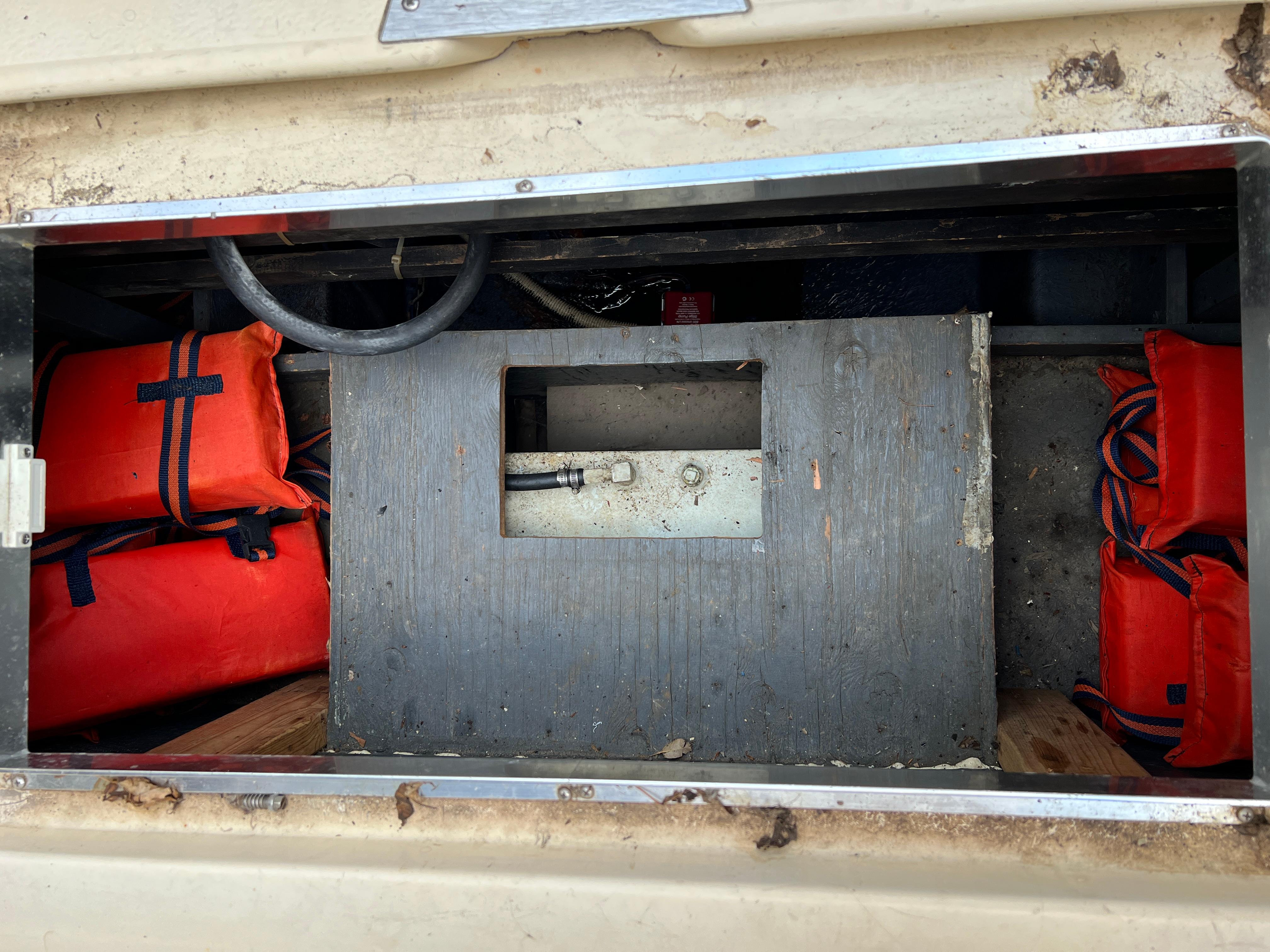 Slide: The Image of Sea Ray 245 Sundancer 1984 - 16