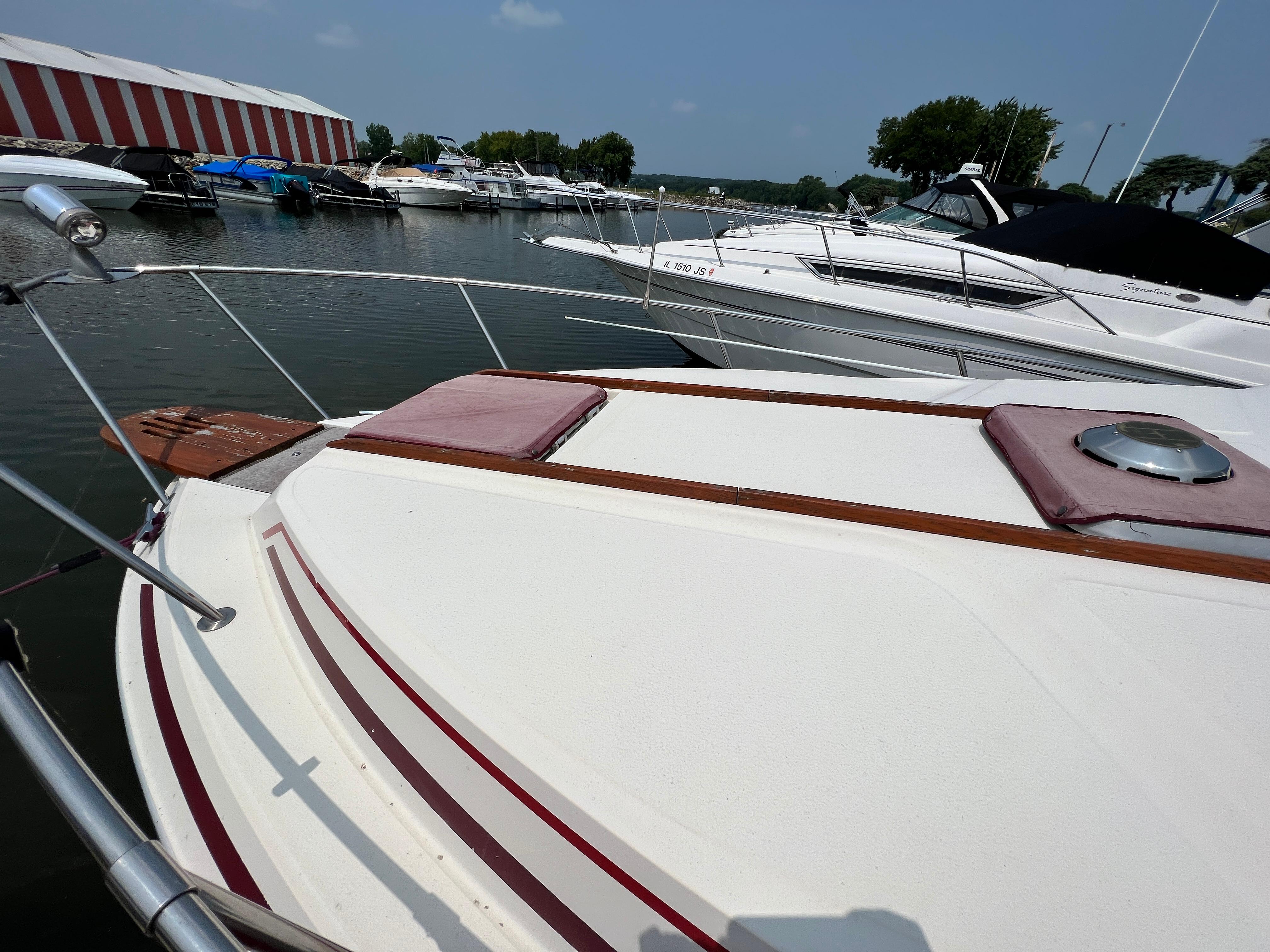 Slide: The Image of Sea Ray 245 Sundancer 1984 - 2