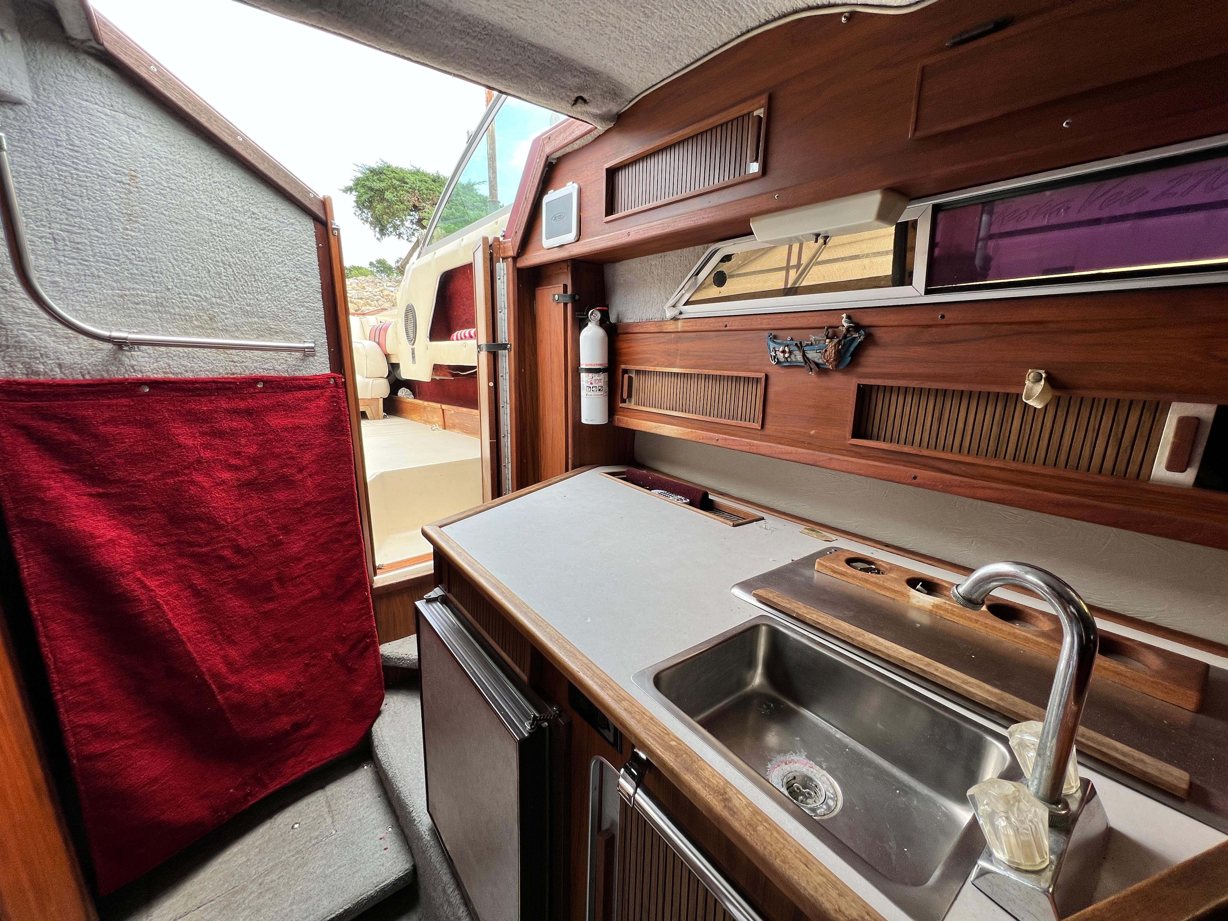Slide: The Image of Sea Ray 245 Sundancer 1984 - 9