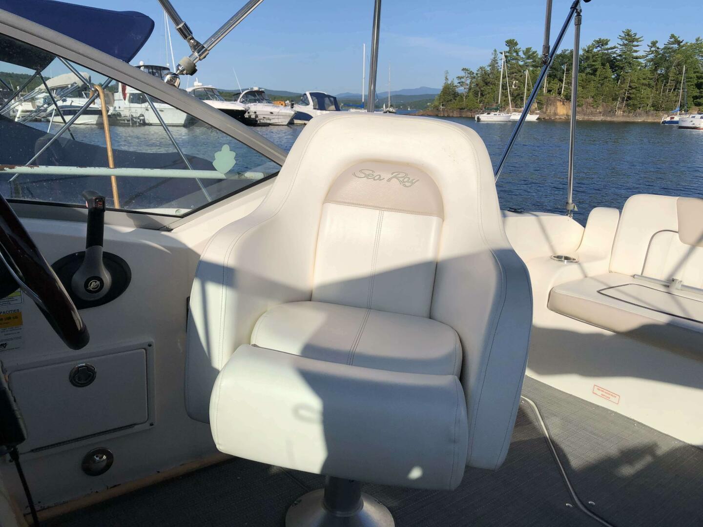 Slide: The Image of Sea Ray 25 2011 - 5503738