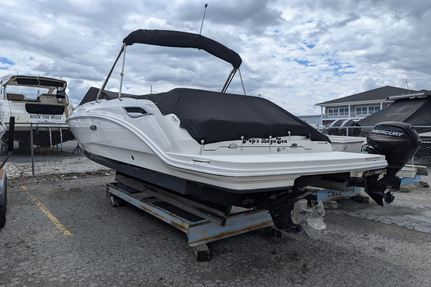 Slide: The Image of Sea Ray 250 SD 2022 - 1