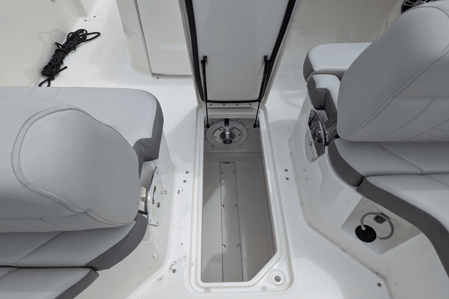 Slide: The Image of Sea Ray 250 SD 2022 - 11