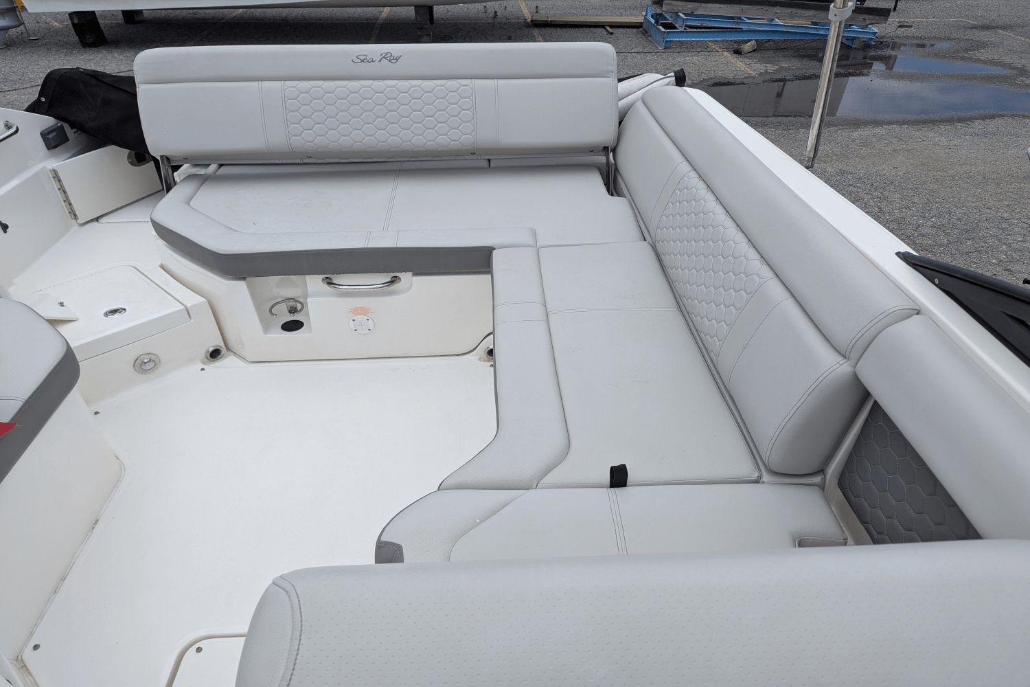 Slide: The Image of Sea Ray 250 SD 2022 - 13