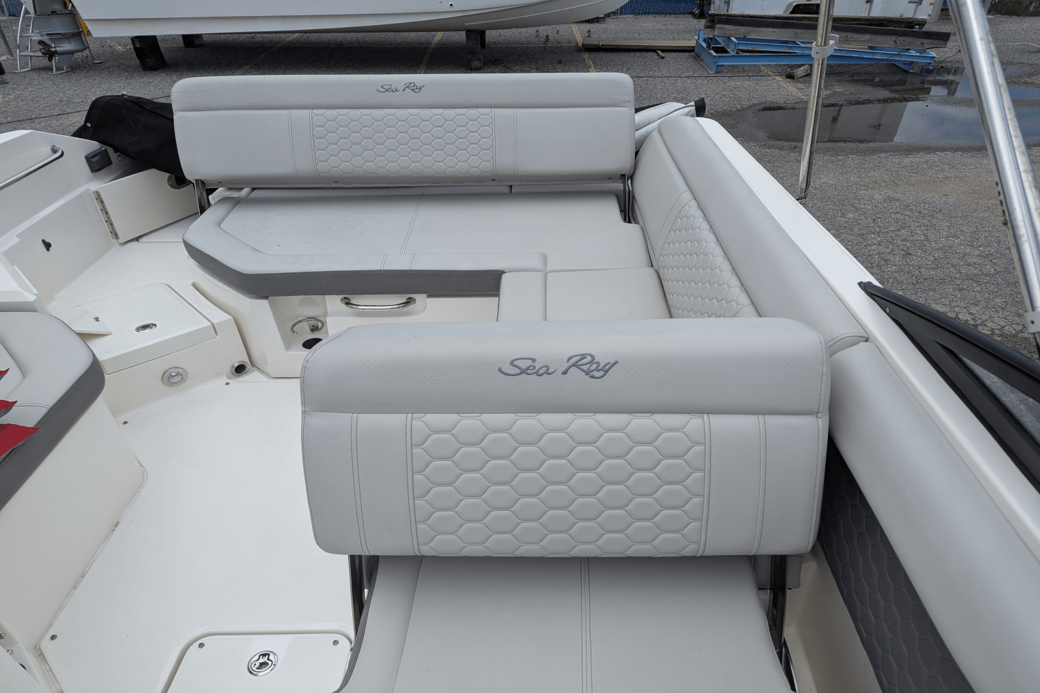 Slide: The Image of Sea Ray 250 SD 2022 - 14