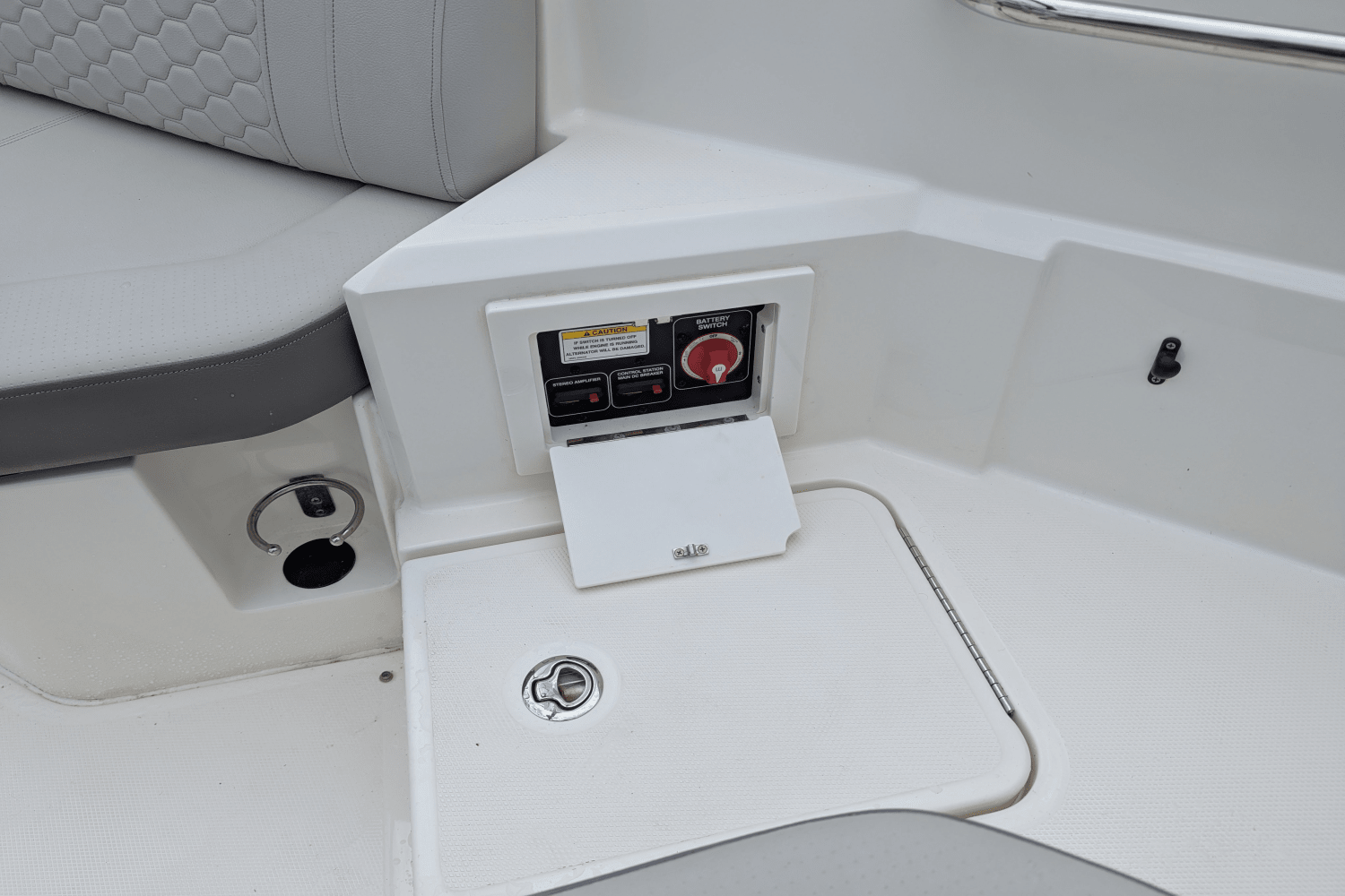 Slide: The Image of Sea Ray 250 SD 2022 - 18
