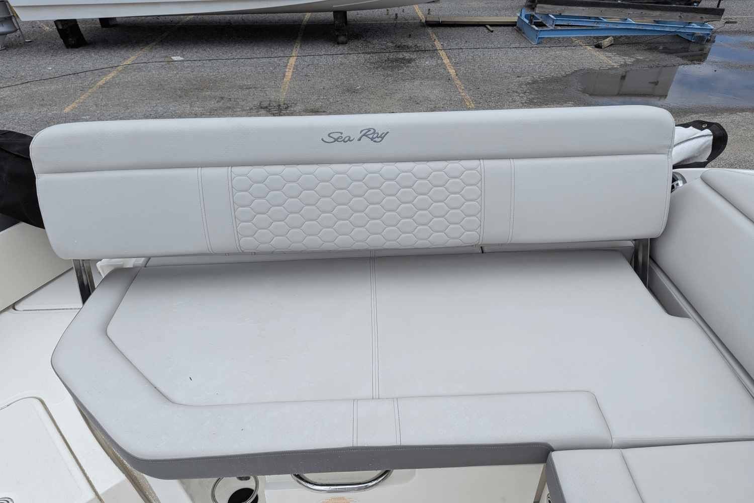 Slide: The Image of Sea Ray 250 SD 2022 - 19