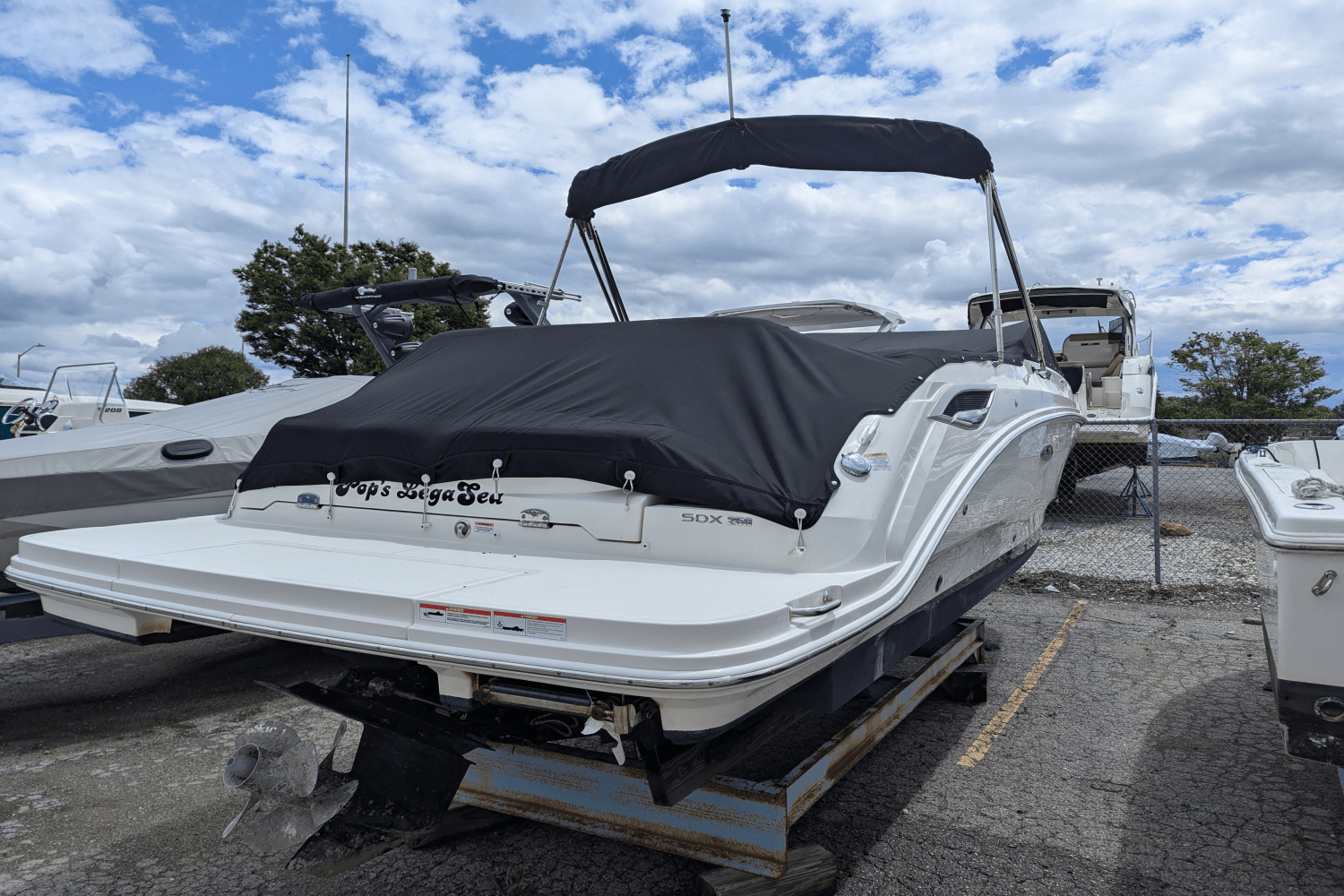 Slide: The Image of Sea Ray 250 SD 2022 - 2