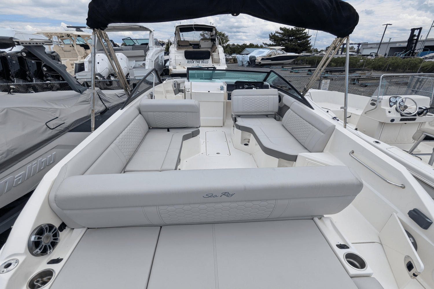 Slide: The Image of Sea Ray 250 SD 2022 - 20