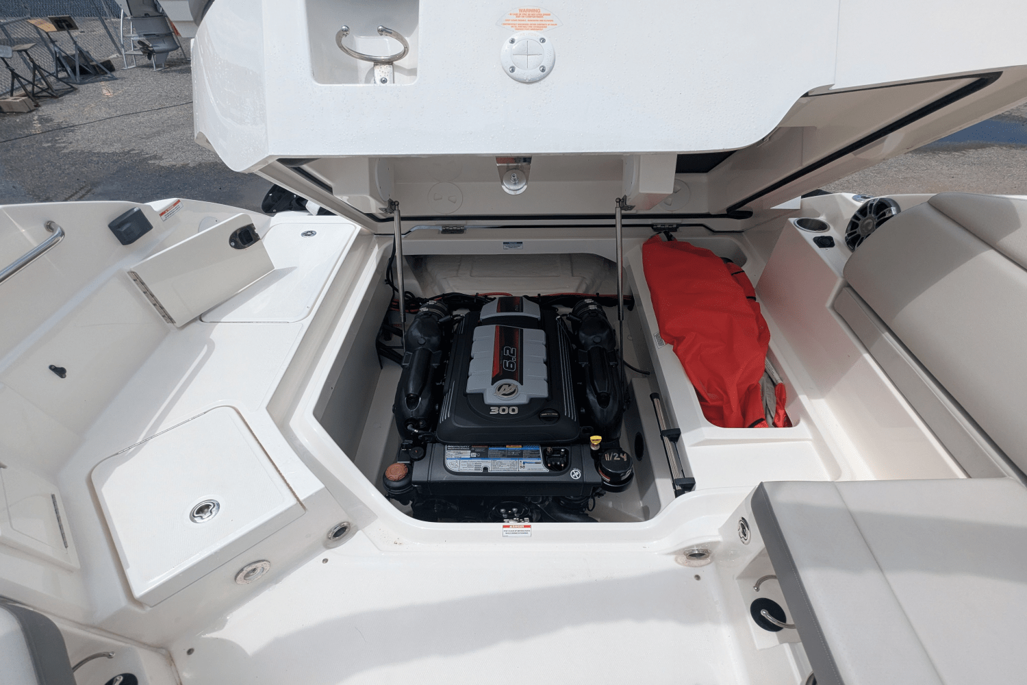 Slide: The Image of Sea Ray 250 SD 2022 - 23