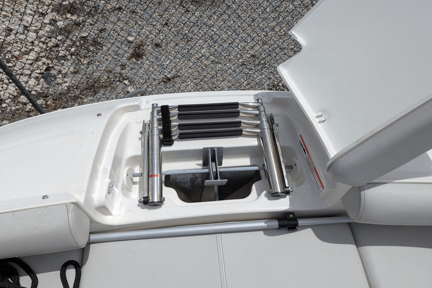 Slide: The Image of Sea Ray 250 SD 2022 - 4