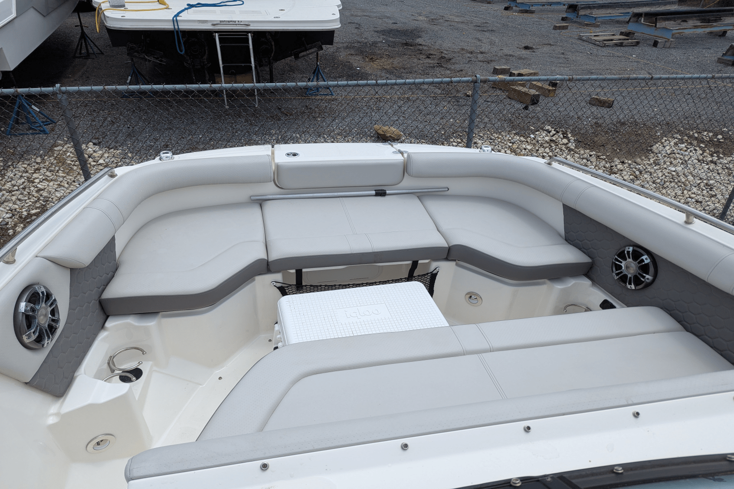 Slide: The Image of Sea Ray 250 SD 2022 - 5