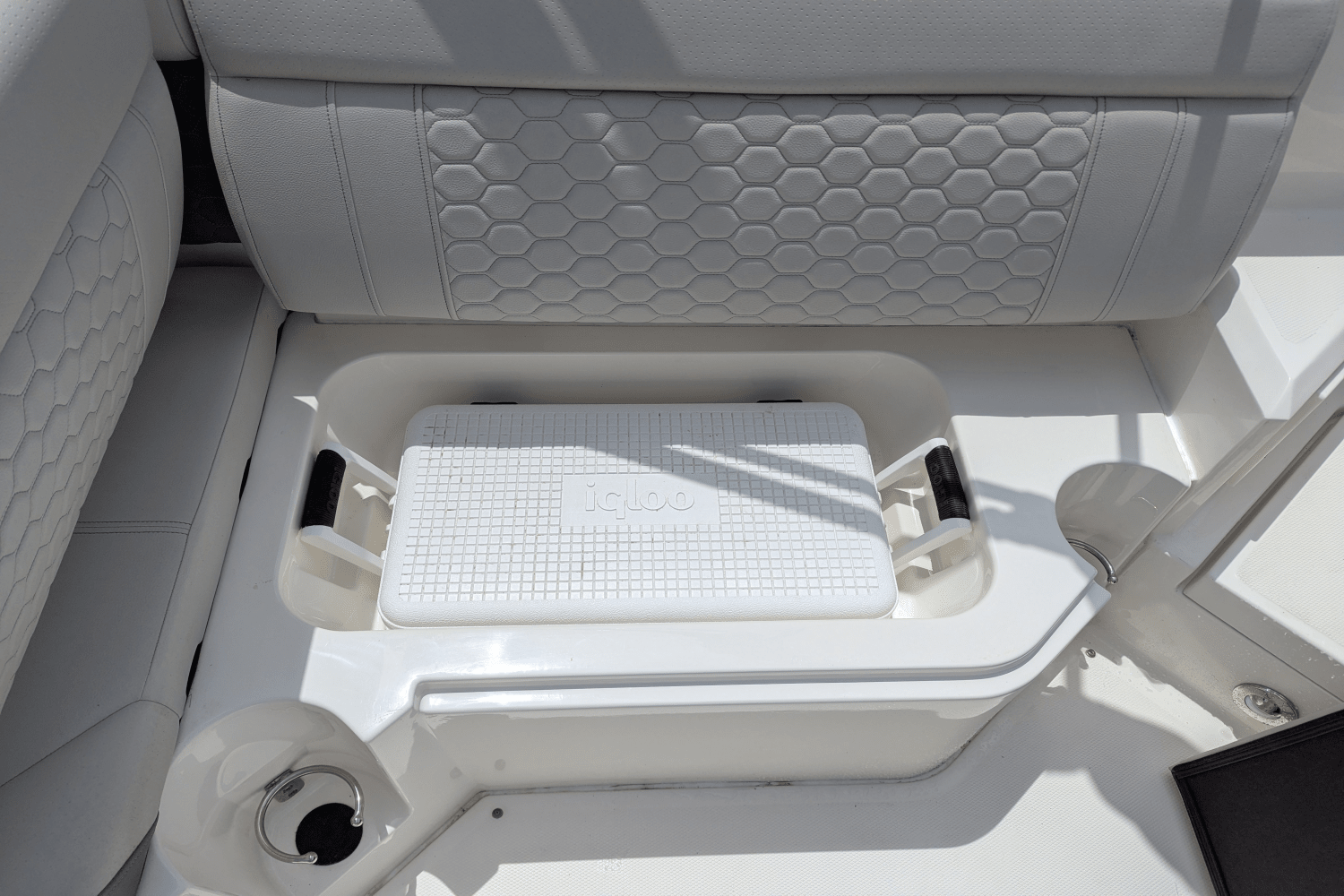 Slide: The Image of Sea Ray 250 SD 2022 - 7