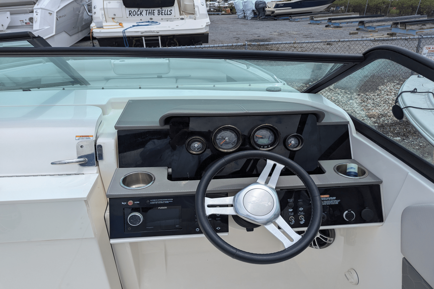 Slide: The Image of Sea Ray 250 SD 2022 - 8