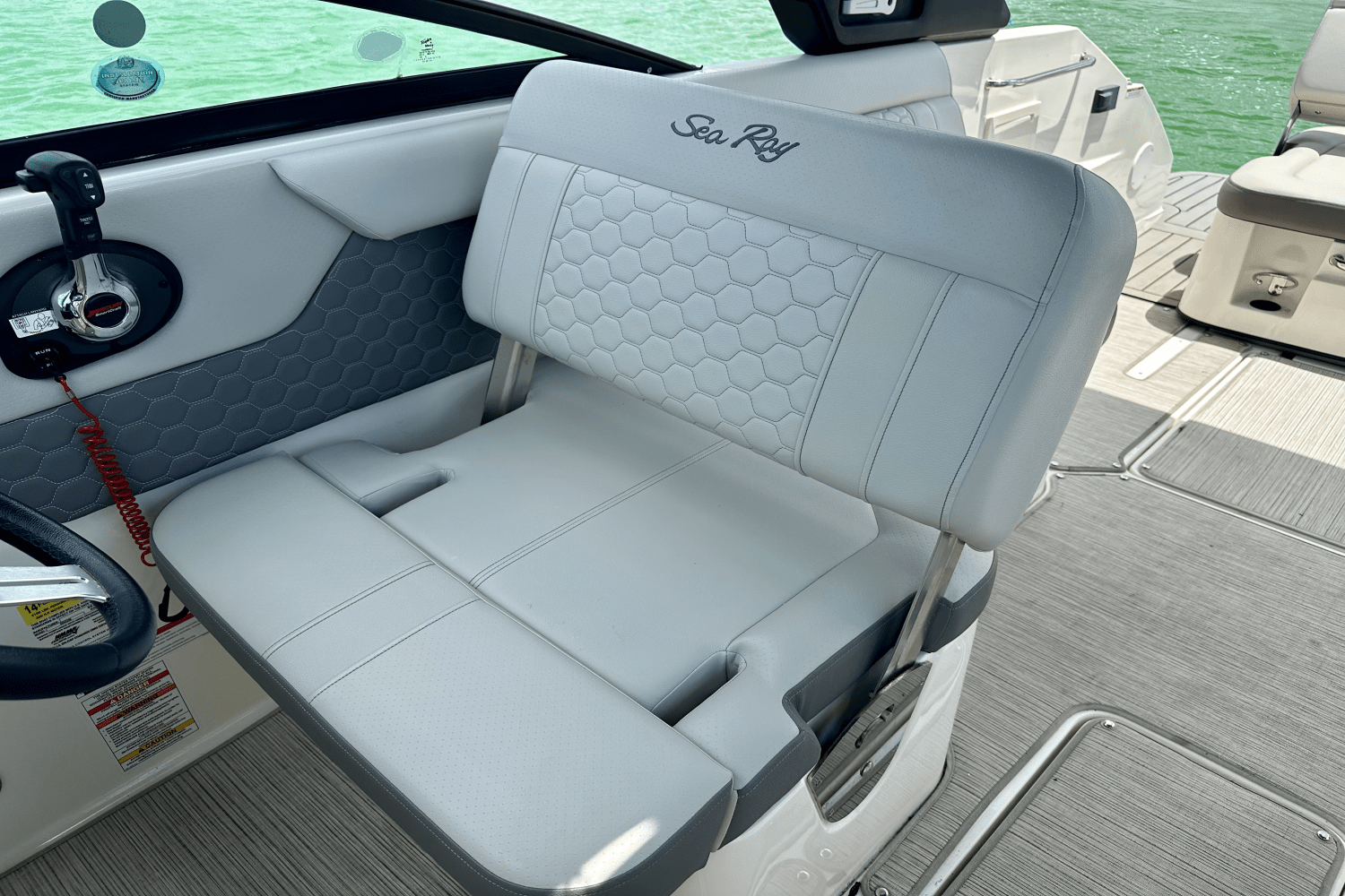 Slide: The Image of Sea Ray 250 SD-OB 2022 - 12