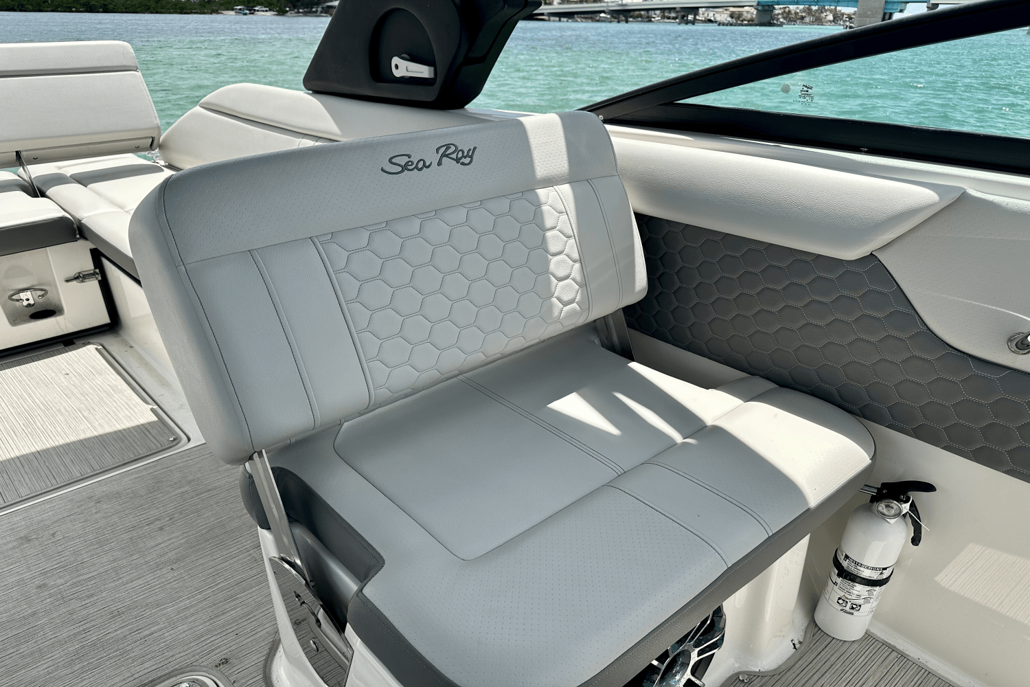 Slide: The Image of Sea Ray 250 SD-OB 2022 - 13