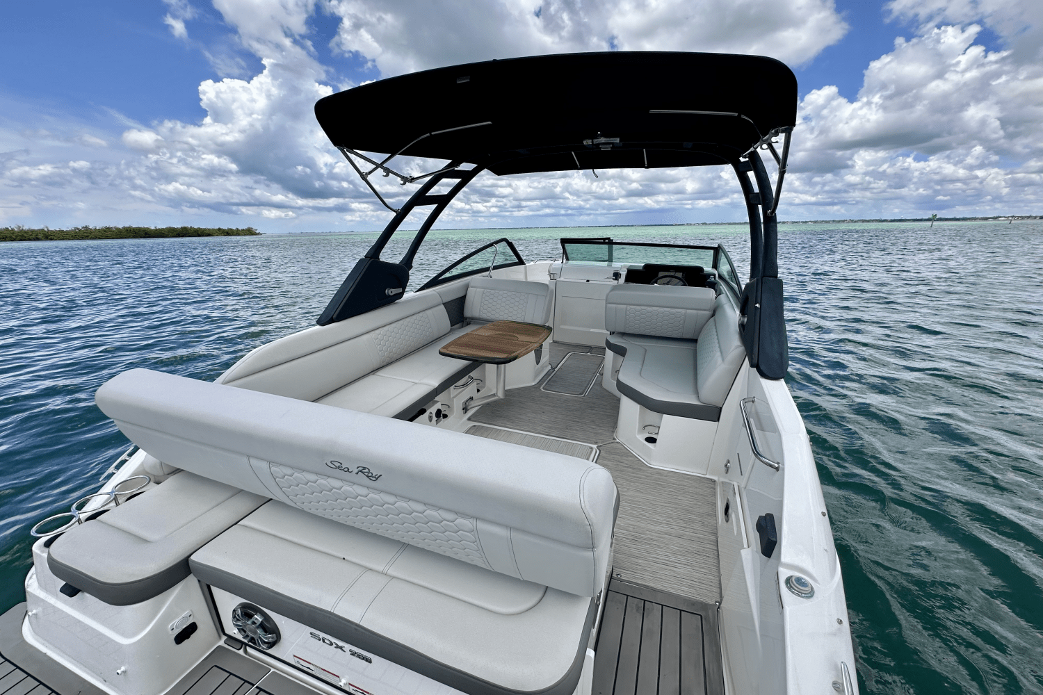 Slide: The Image of Sea Ray 250 SD-OB 2022 - 17