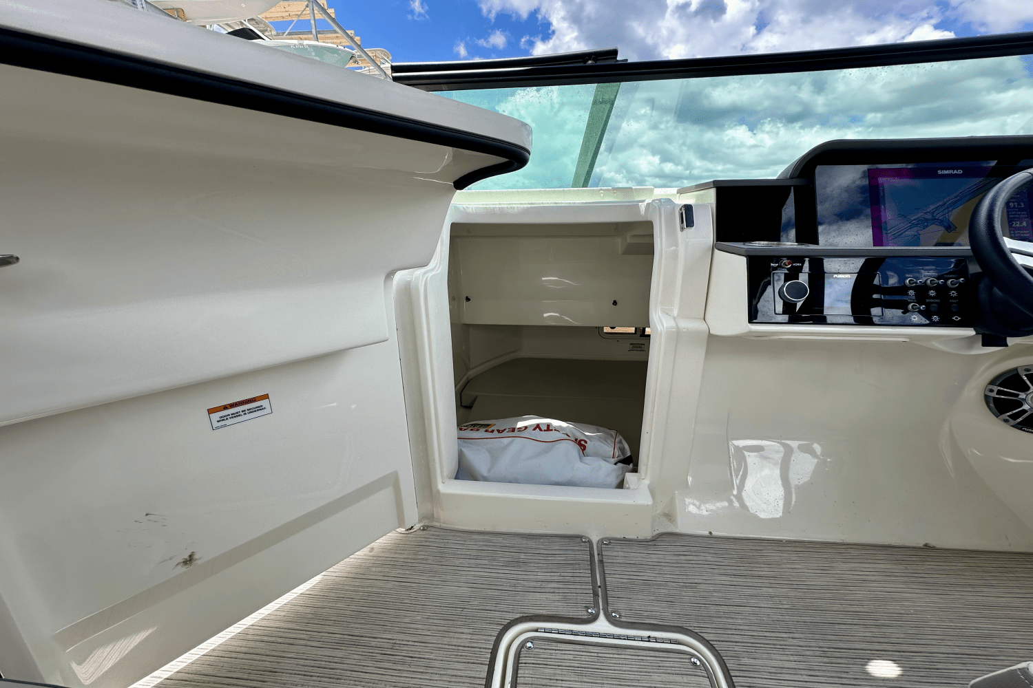 Slide: The Image of Sea Ray 250 SD-OB 2022 - 19