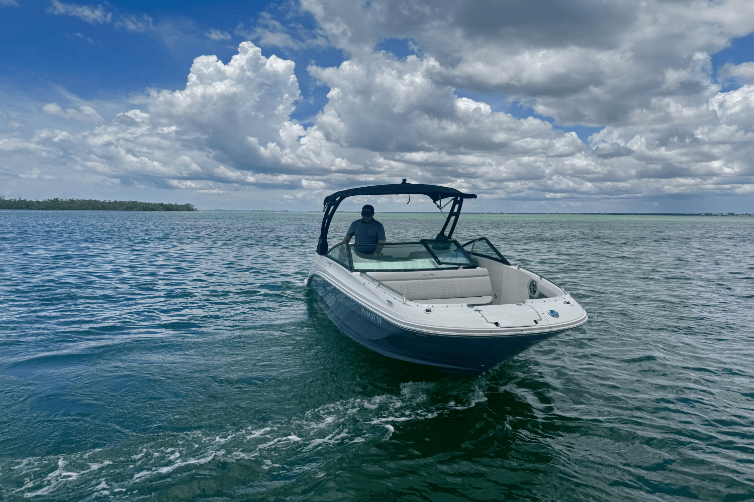 Slide: The Image of Sea Ray 250 SD-OB 2022 - 2