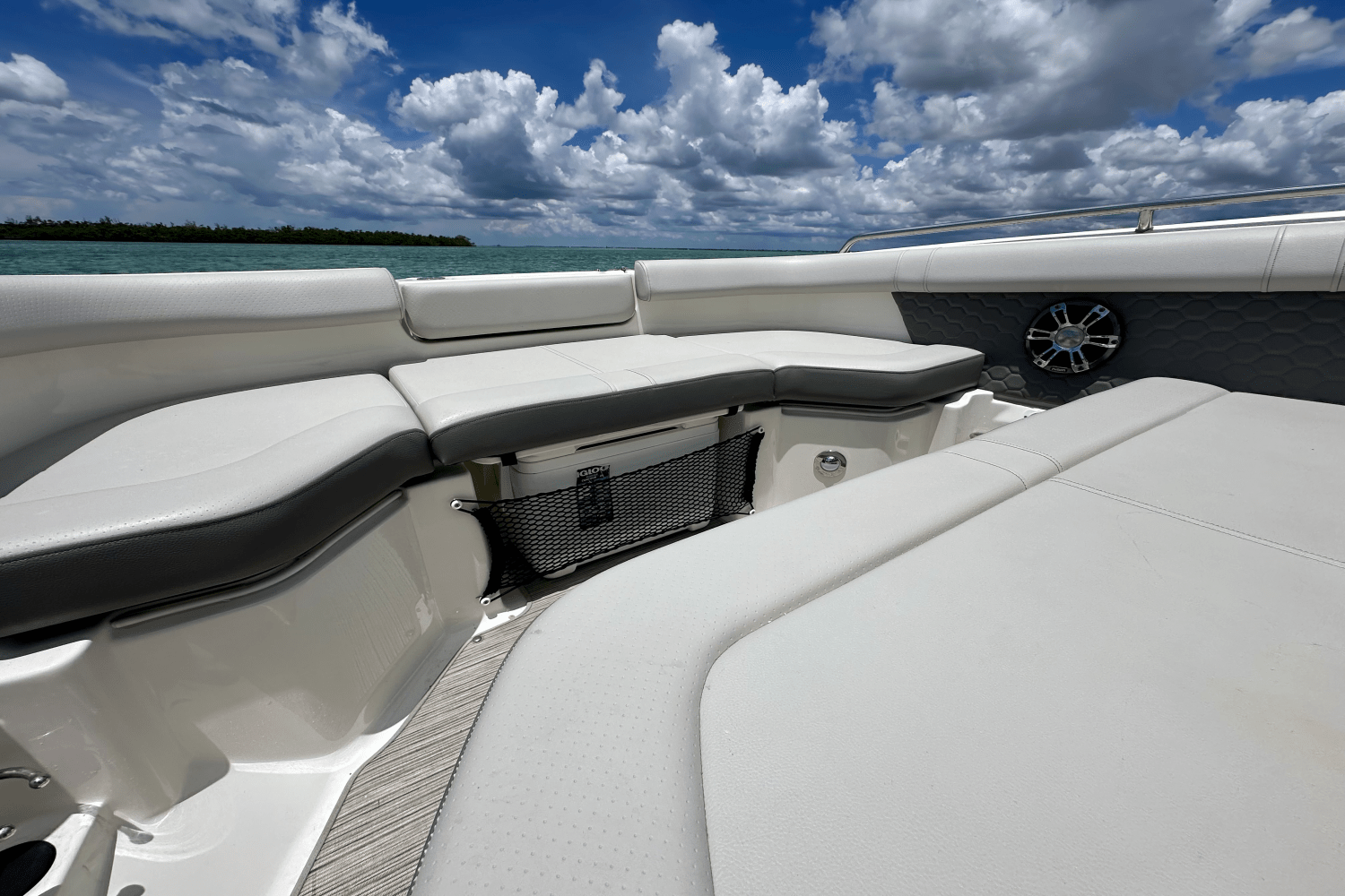 Slide: The Image of Sea Ray 250 SD-OB 2022 - 24