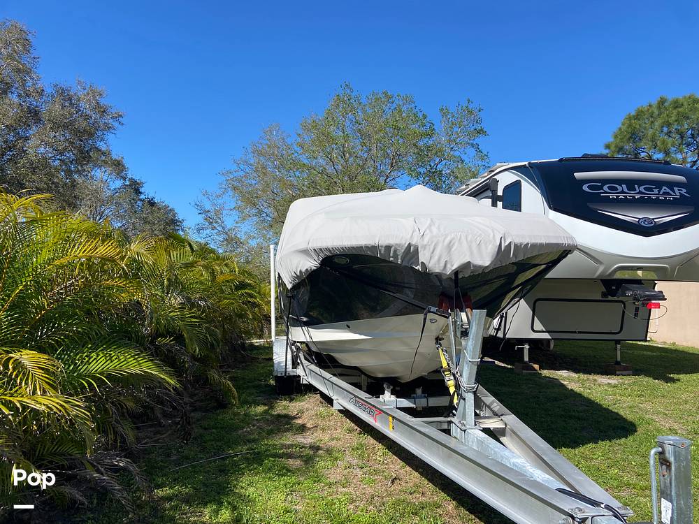 Slide: The Image of Sea Ray 250 SDX 2020 - 13812320