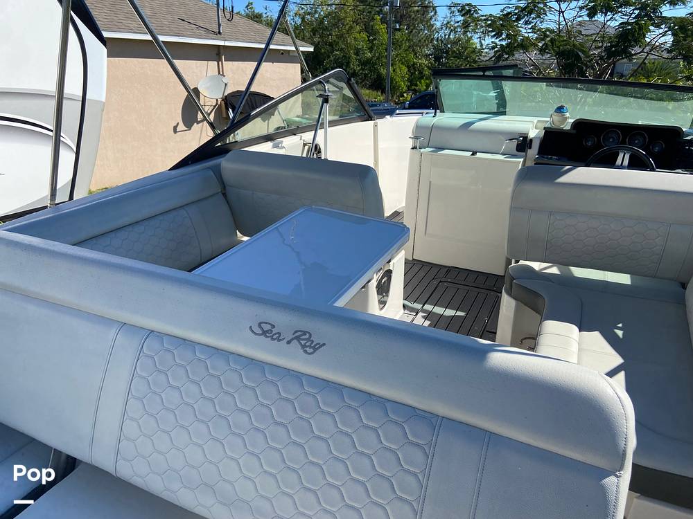 Slide: The Image of Sea Ray 250 SDX 2020 - 13812342