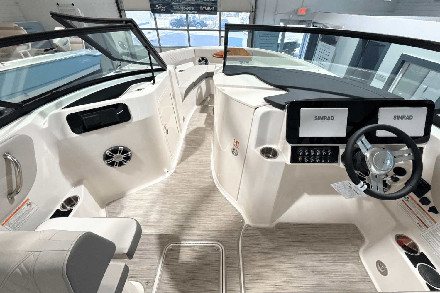 Slide: The Image of Sea Ray 250 SDX 2025 - 12