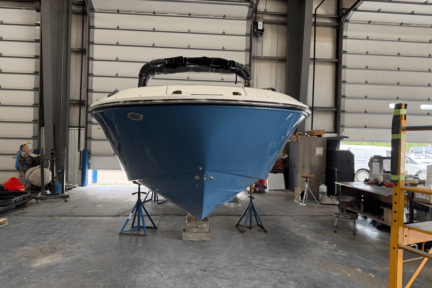 Slide: The Image of Sea Ray 250 SDX 2025 - 2