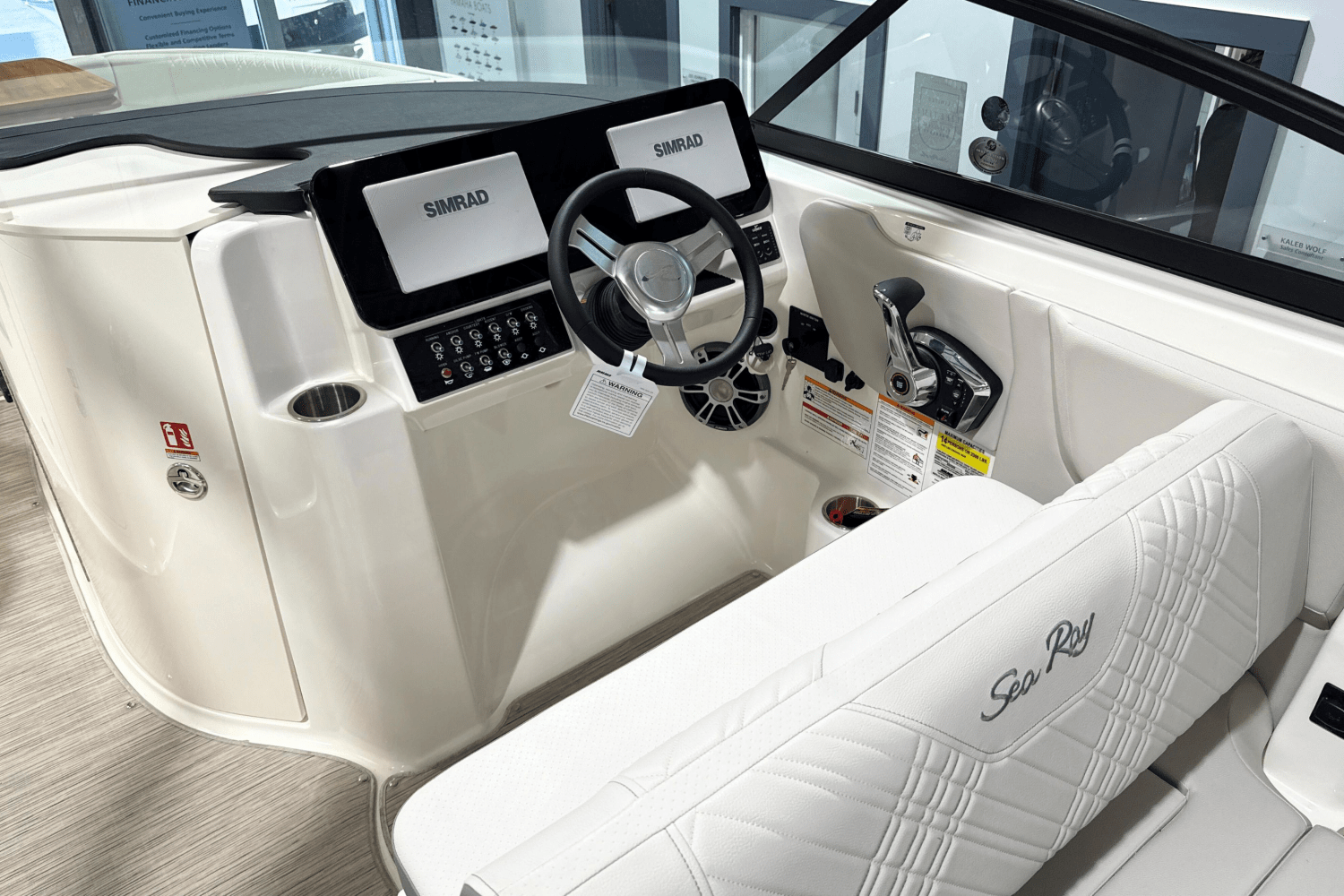 Slide: The Image of Sea Ray 250 SDX 2025 - 9