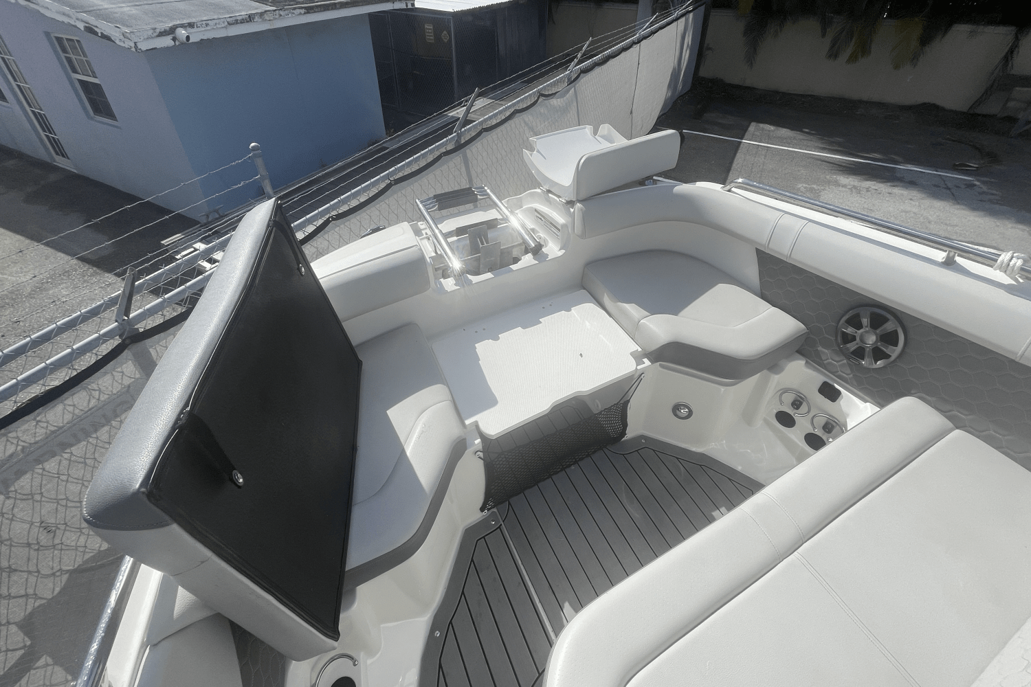 Slide: The Image of Sea Ray 250 SDX OB 2020 - 14