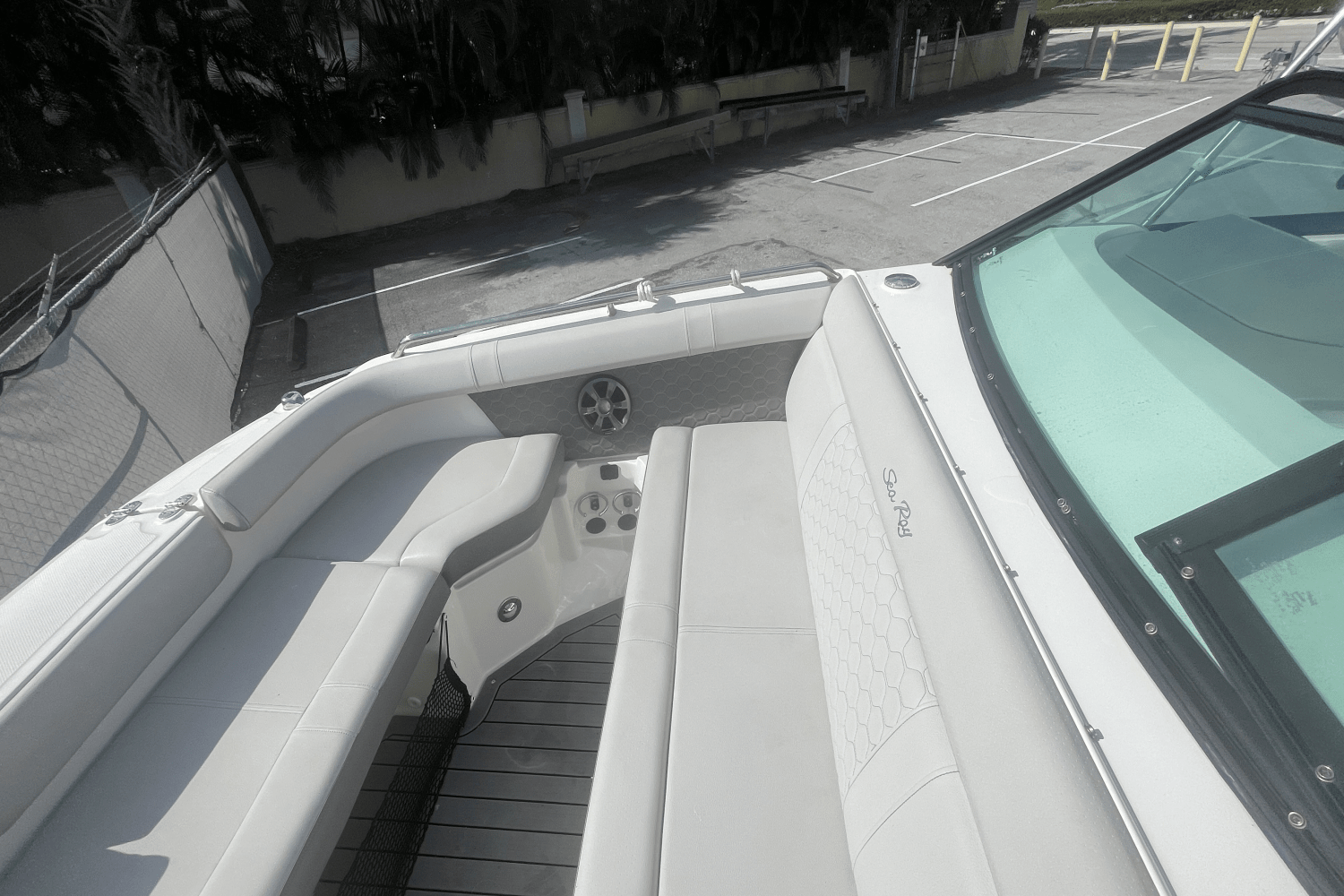 Slide: The Image of Sea Ray 250 SDX OB 2020 - 16