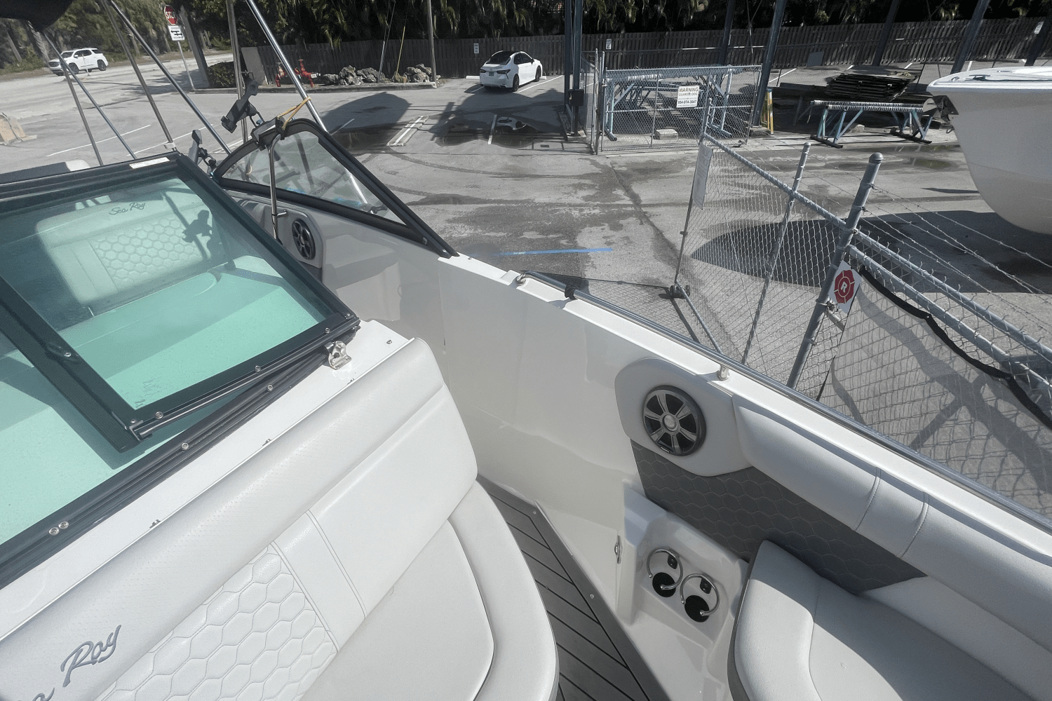 Slide: The Image of Sea Ray 250 SDX OB 2020 - 17