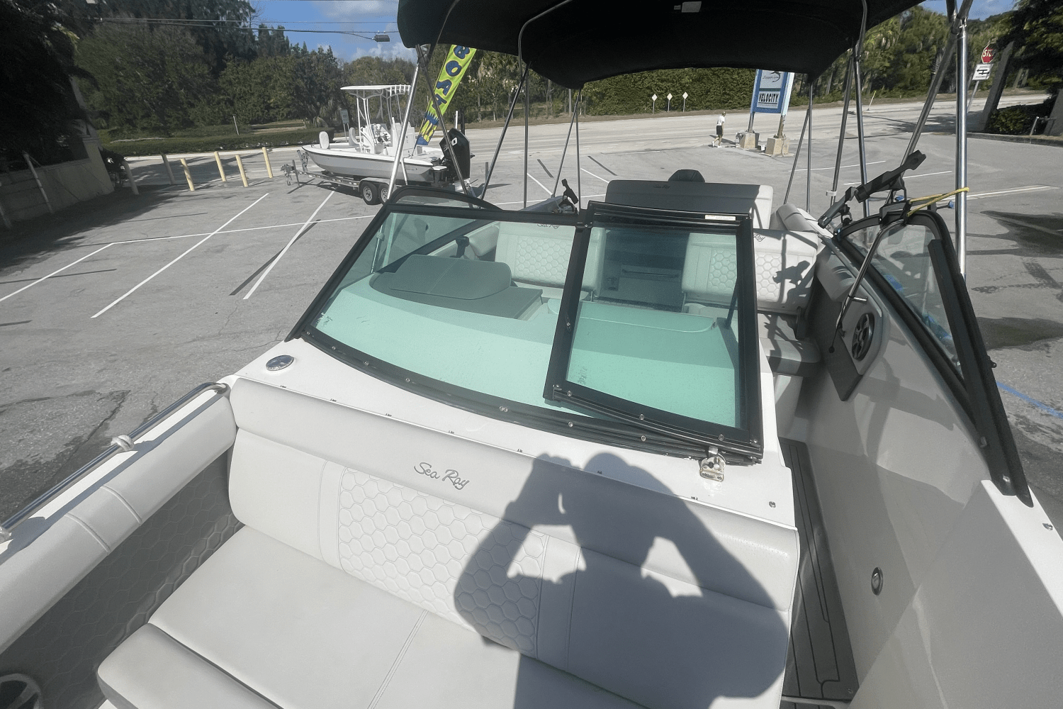 Slide: The Image of Sea Ray 250 SDX OB 2020 - 19