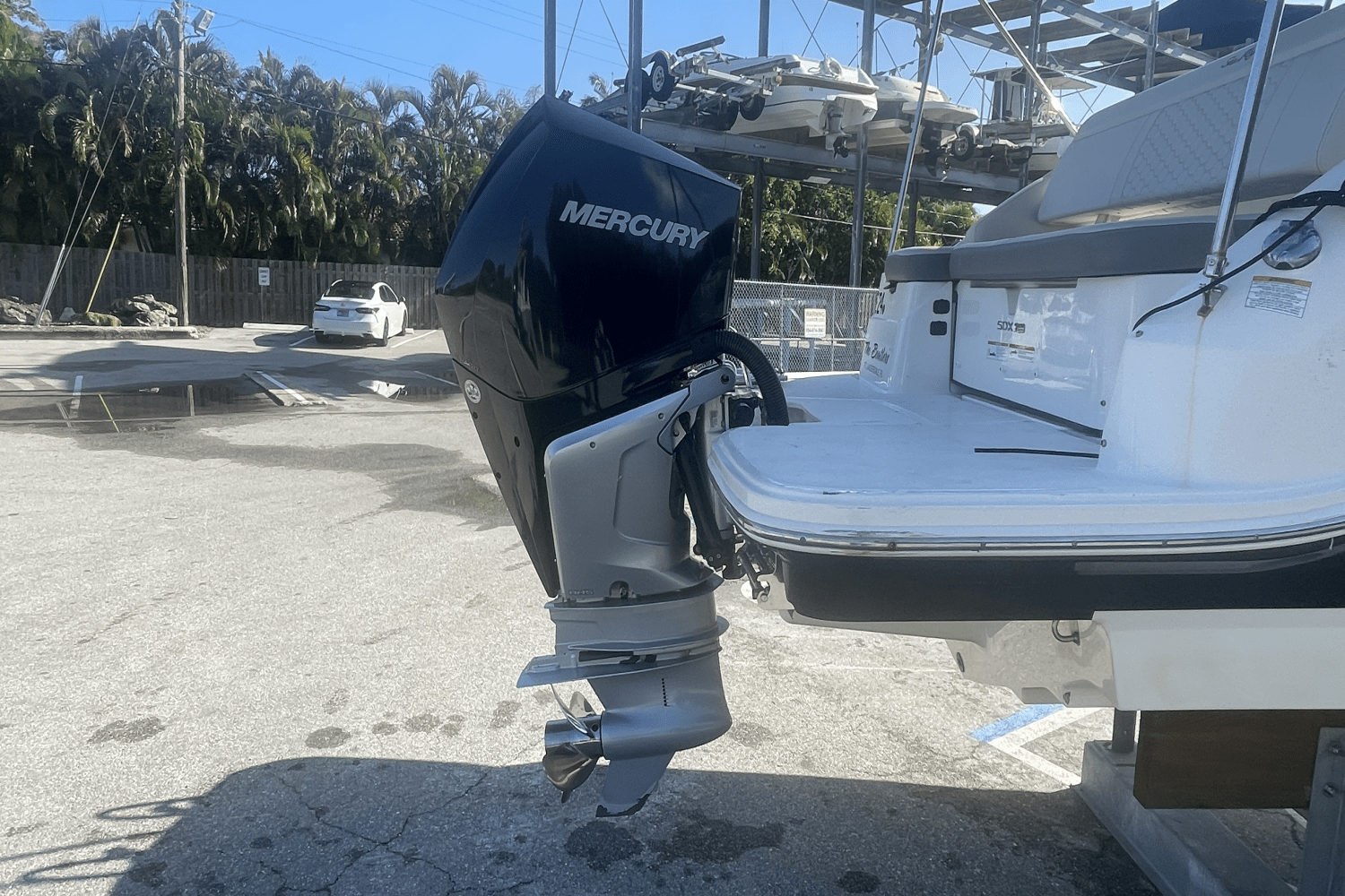 Slide: The Image of Sea Ray 250 SDX OB 2020 - 2