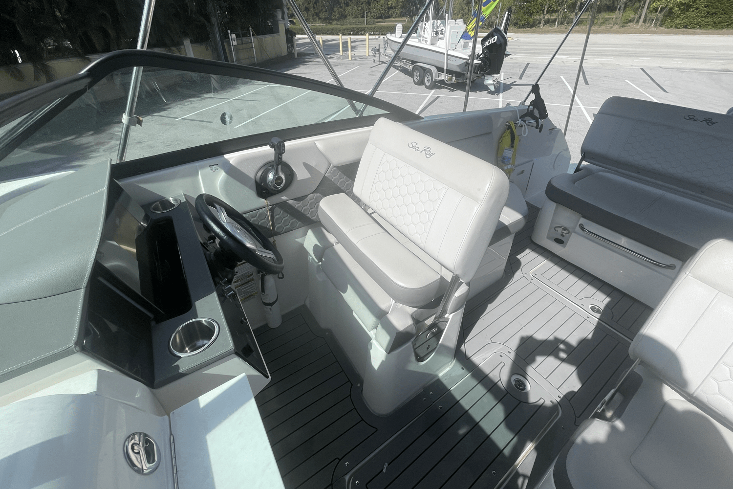 Slide: The Image of Sea Ray 250 SDX OB 2020 - 23