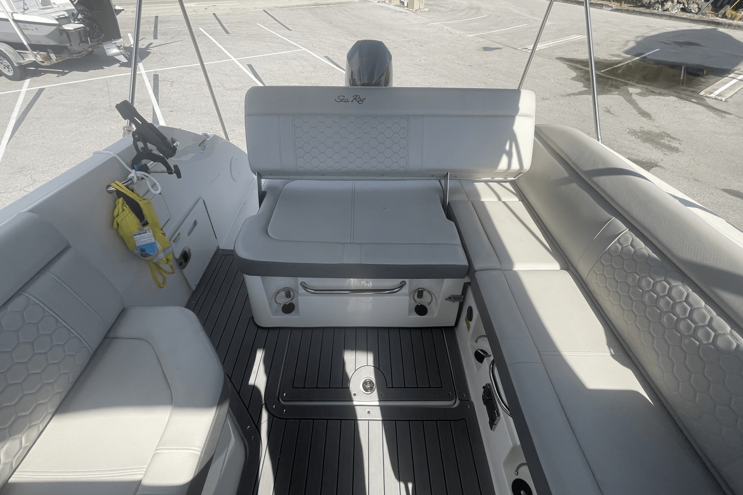 Slide: The Image of Sea Ray 250 SDX OB 2020 - 29