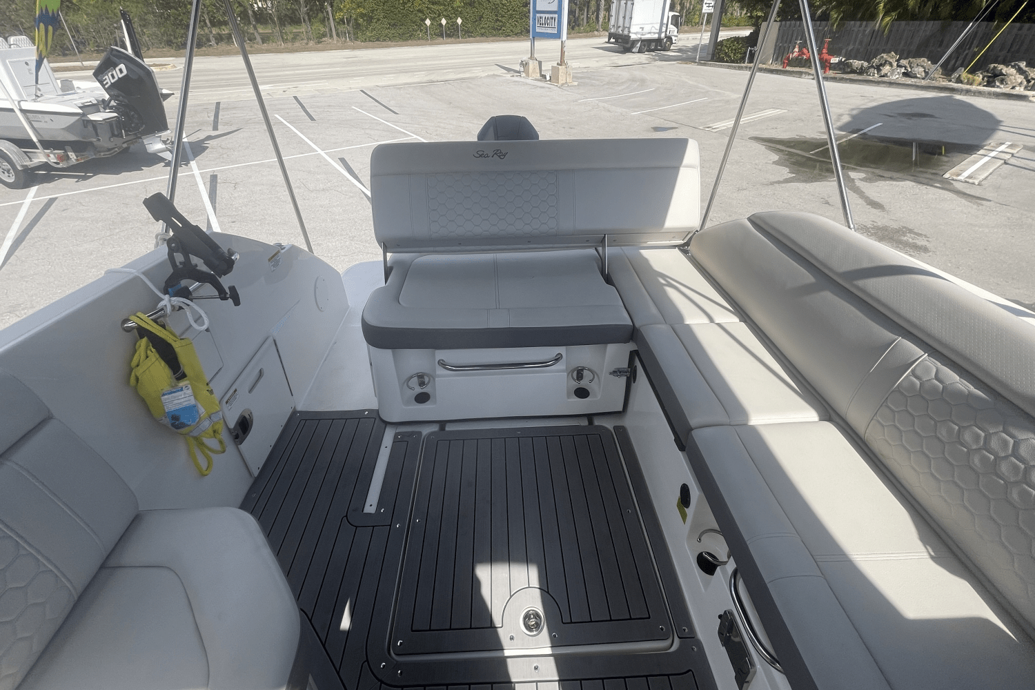 Slide: The Image of Sea Ray 250 SDX OB 2020 - 30