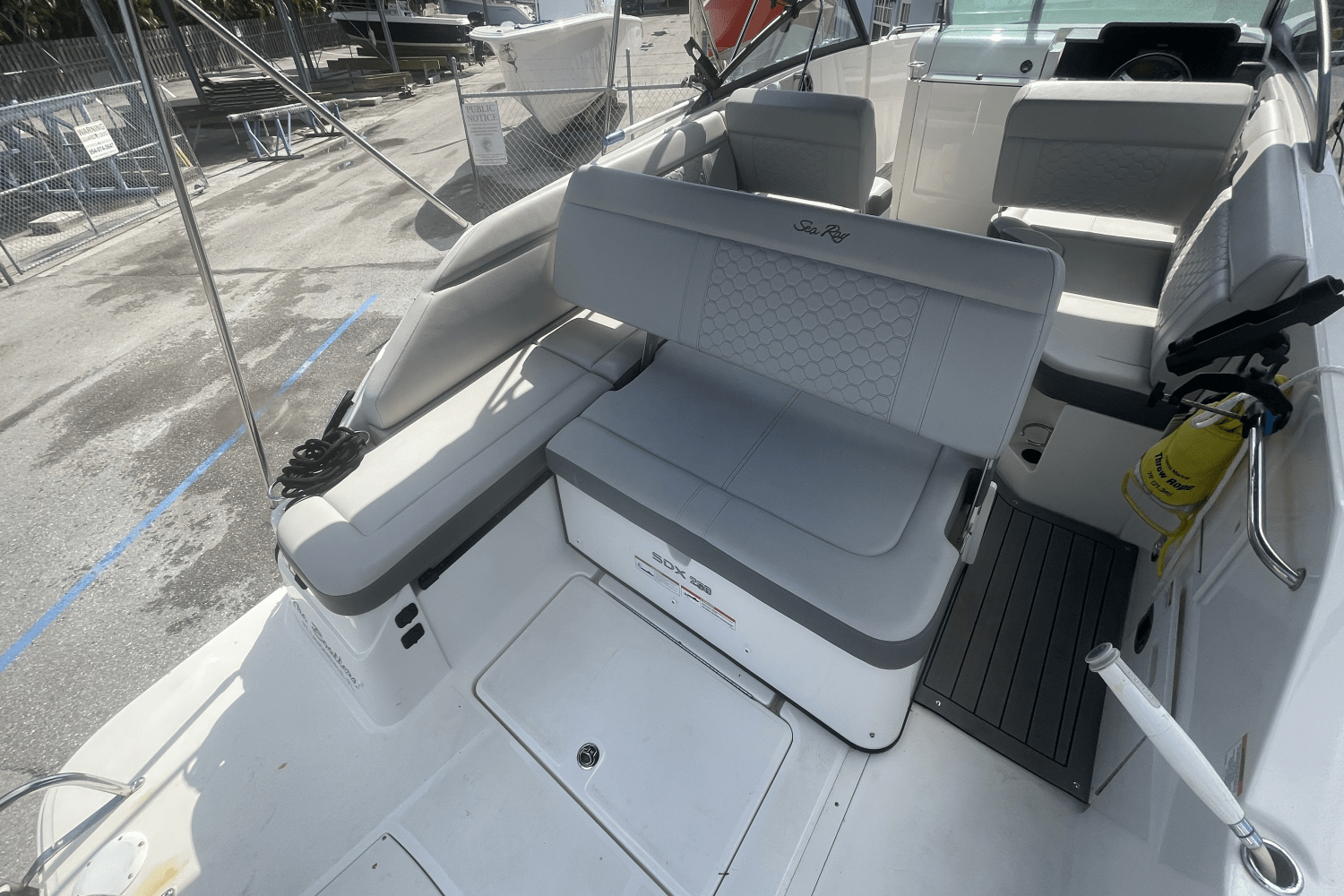 Slide: The Image of Sea Ray 250 SDX OB 2020 - 32
