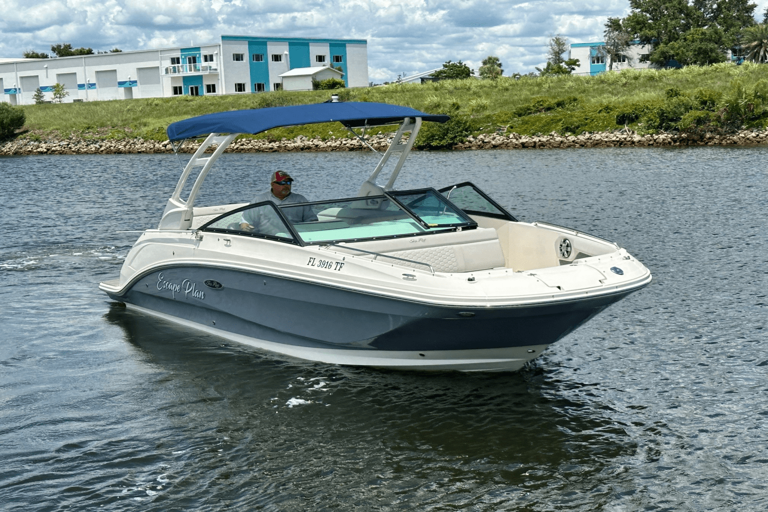 Slide: The Image of Sea Ray 250 SDX OB 2022 - 0