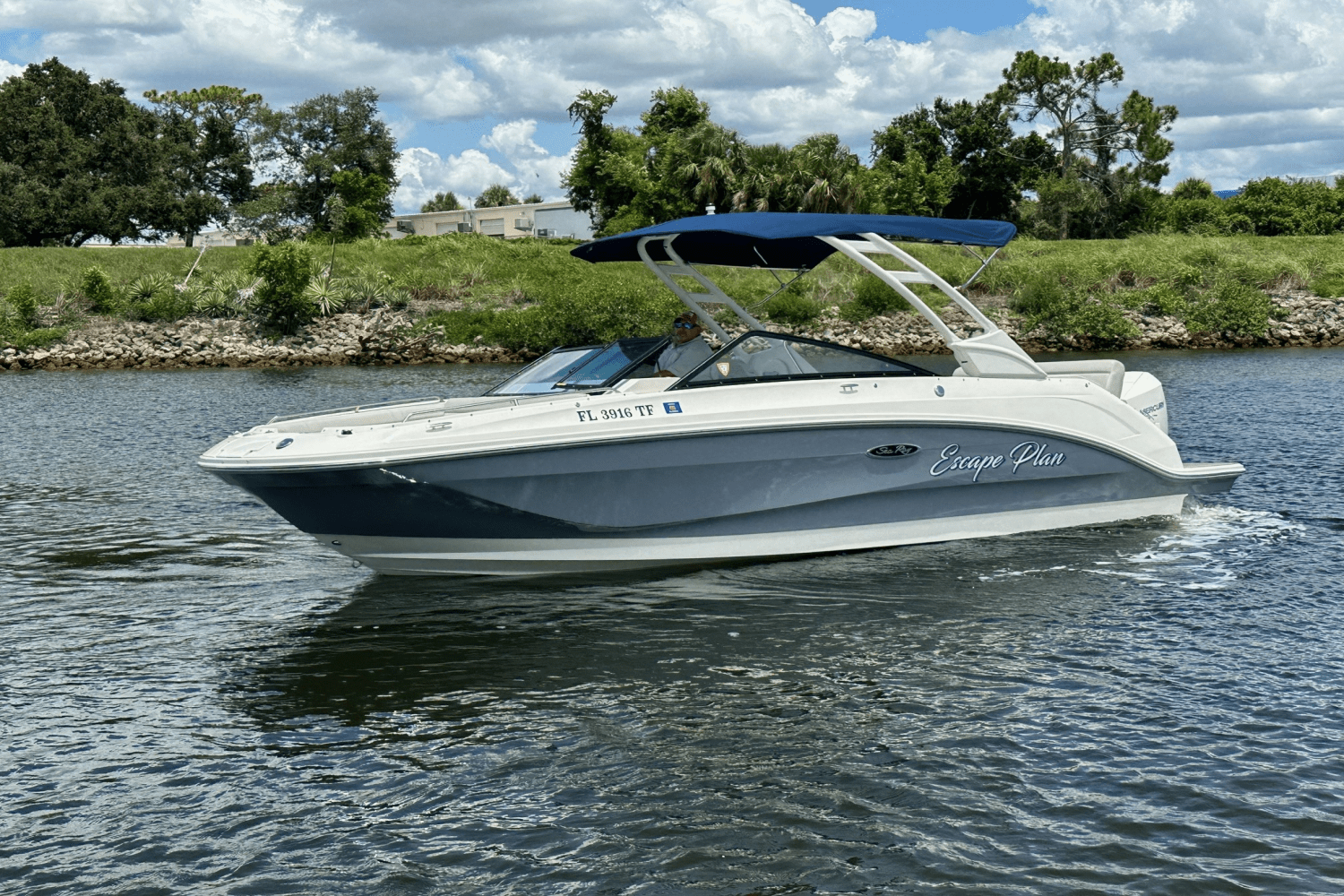 Slide: The Image of Sea Ray 250 SDX OB 2022 - 1