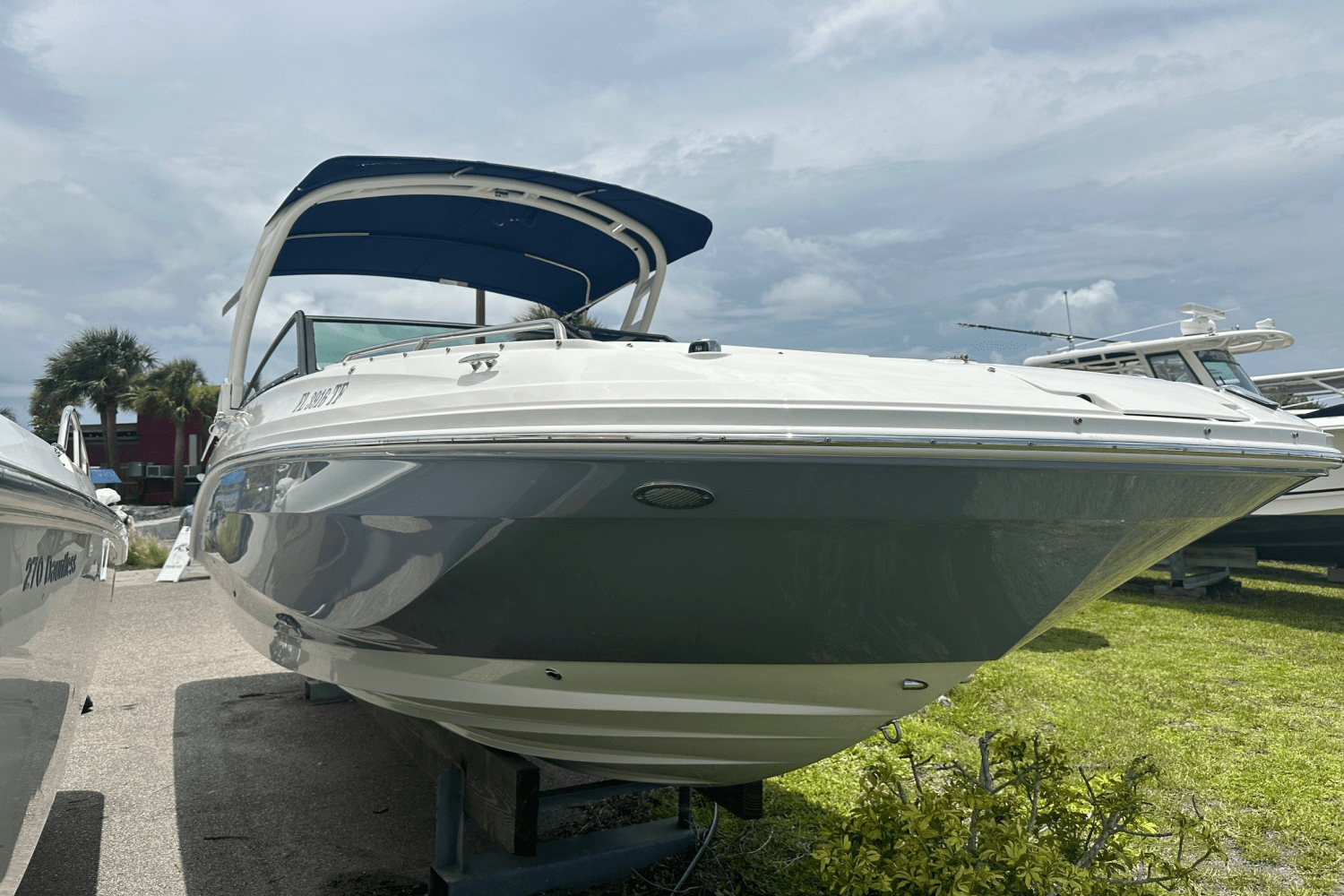 Slide: The Image of Sea Ray 250 SDX OB 2022 - 10