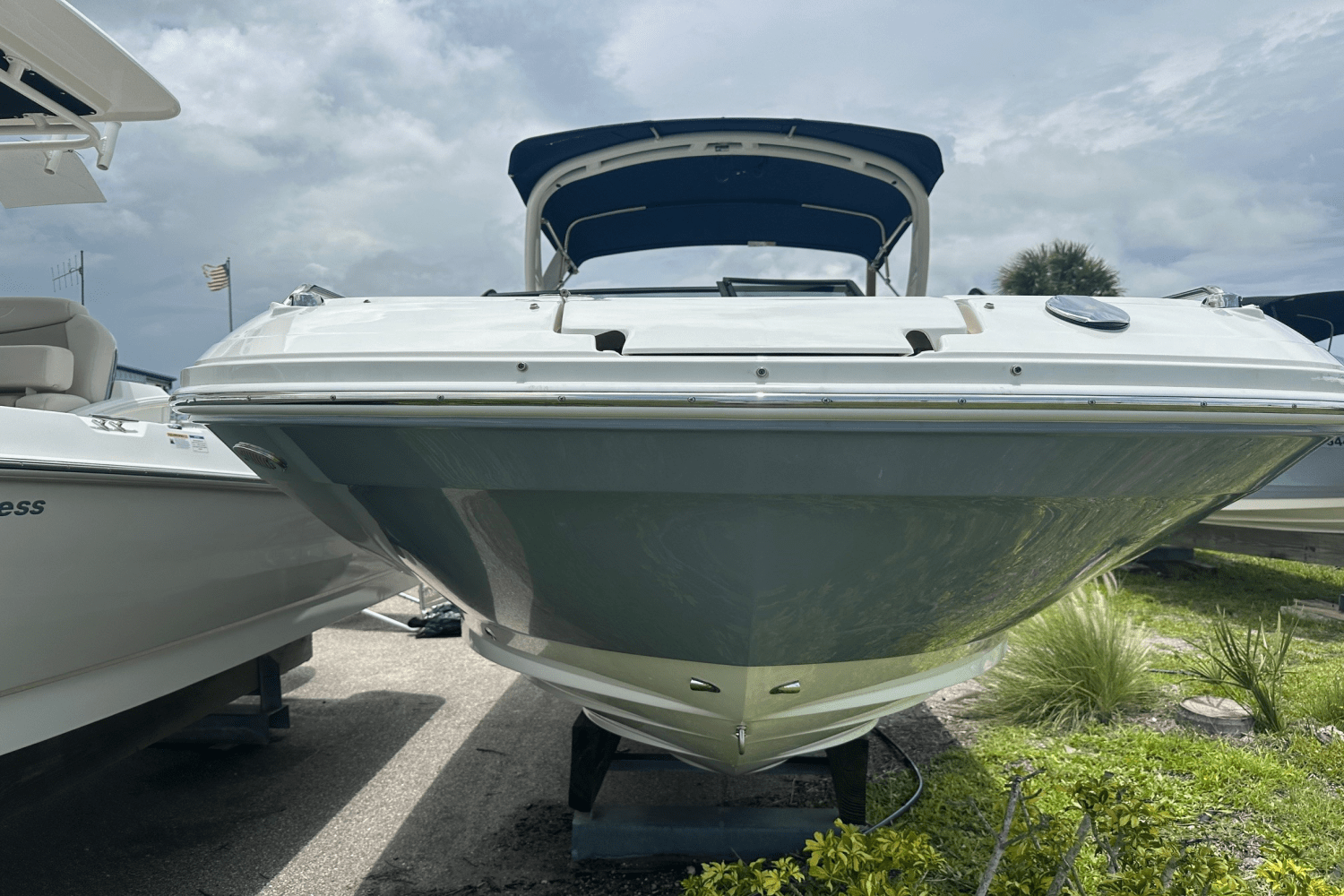 Slide: The Image of Sea Ray 250 SDX OB 2022 - 11