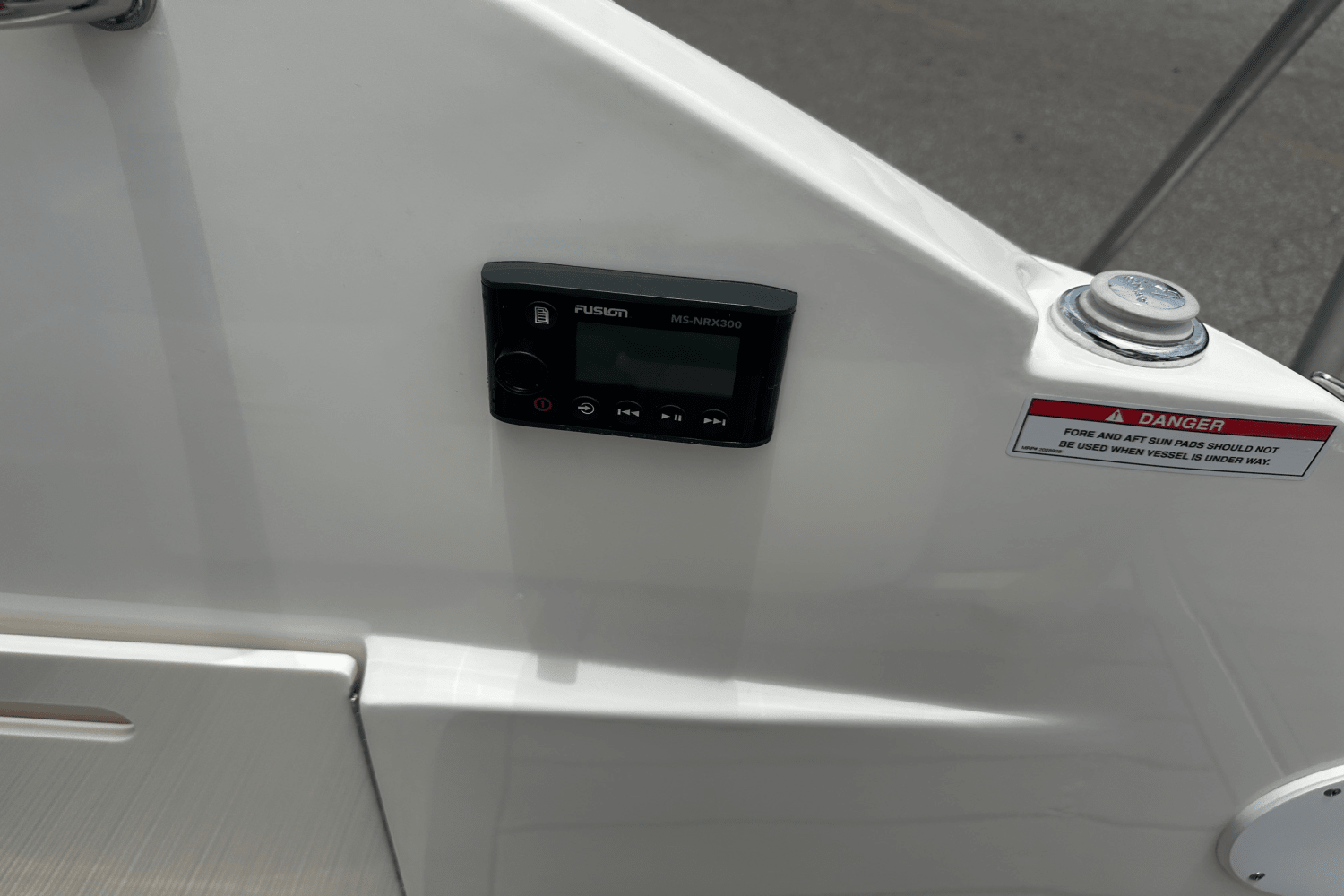 Slide: The Image of Sea Ray 250 SDX OB 2022 - 18