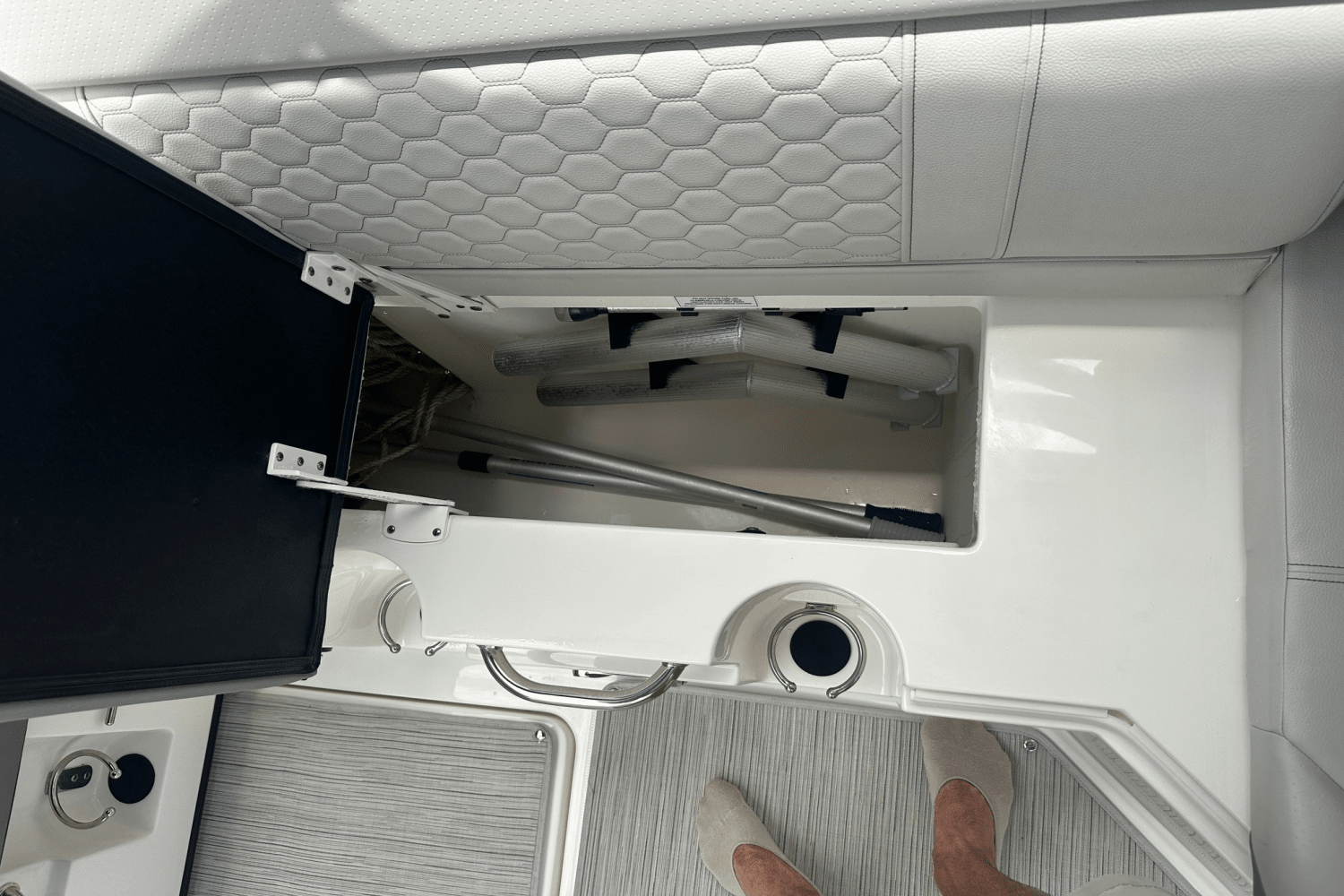 Slide: The Image of Sea Ray 250 SDX OB 2022 - 21